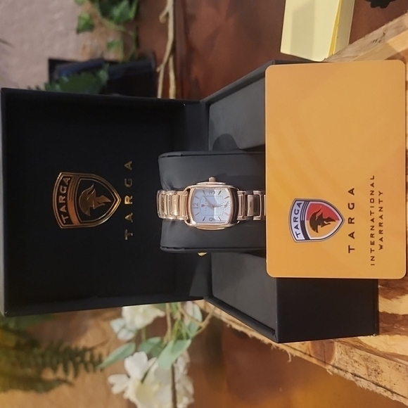 LADIES LUXURY ROSE GOLD TARGA WATCH - Picture 3 of 5